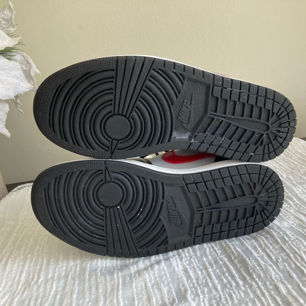 Nike Air Jordan 1 Low Black/Grey/Red Men’s Size 8 (Women’s 9.5) - Picture 6 of 7